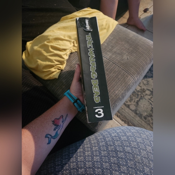 The Walking Dead Compendium Three Graphic Novel - Picture 2 of 6